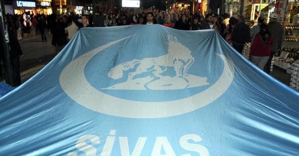 Sivas Ülkü Ocakları'ndan Doğu Türkistan protestosu