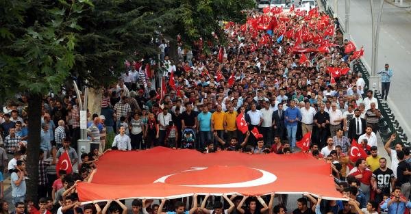Sivas ve Tokat'ta binlerce kişi terörü lanetledi