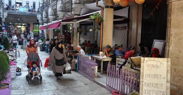 Sivas'ta asker ve polise ücretsiz kafe