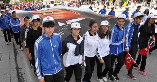 Sivas'ta gençler bayramı kutladı