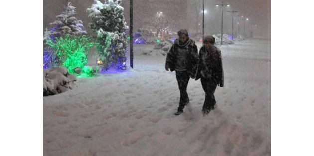 Sivas'ta kar yağışı, 1 saatte 20 santim