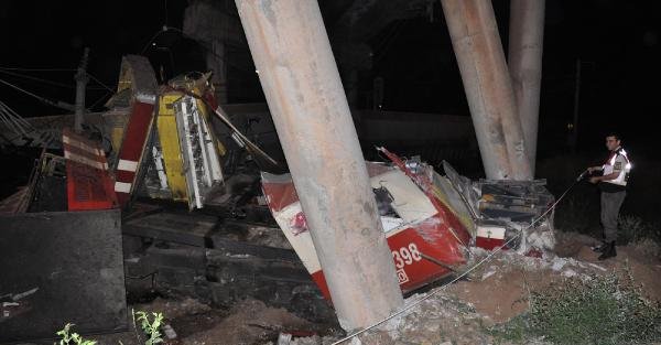 Sivas'ta yük trenleri çarpıştı: 1 Ölü, 1 yaralı (Ek Fotoğraf)