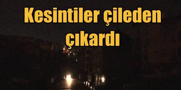 Sultangazi'de elektrik kesintisi vatandaşı çileden çıkardı
