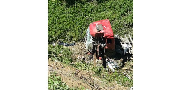 Susurluk'ta, taş yüklü kamyon uçuruma yuvarlandı: 2 ölü