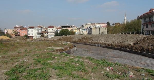 Tarihi Bostana Süs Havuzu İnşaati Durdu