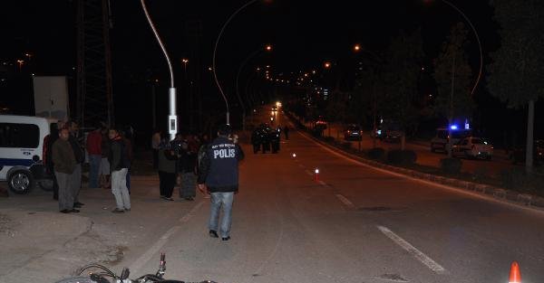 Tarsus'ta motosiklet devrildi: 1 öldü, 1 yaralı