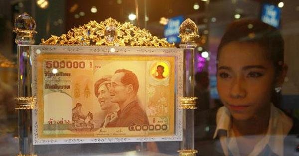 Tayland bankası 42 bin liralık banknotları sergiledi