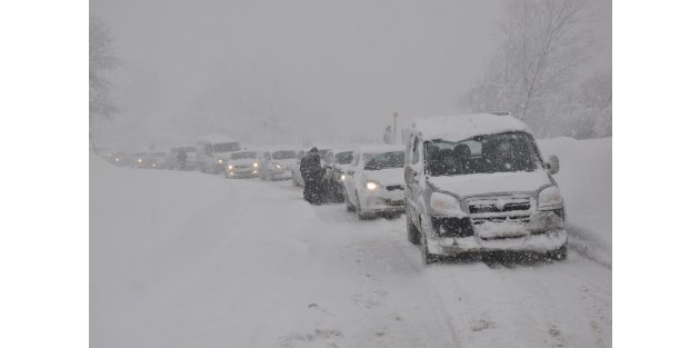 TEM Ankara yolu kar yağışı nedeniyle kapandı