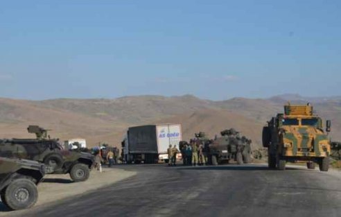 Tendürek dağında PKK operasyonu: Yol kestiler araç yaktılar