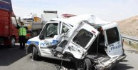 Kayseri'de polis aracına kamyon çarptı