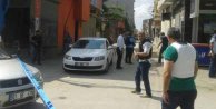 Adana'da evrak dağıtan polise silahlı saldırı