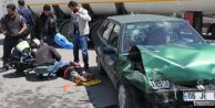 Ambulansa yol verme kazası, 4 kişi yaralandı