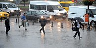 İstanbul güne yağmurla başladı; Şemsiyenizi almadan çıkmayın