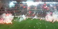 Eskişehirspor-Göztepe maçında meşaleleri polis sokmuş