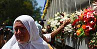 11 Temmuz'da defnedilecek cenazeler Srebrenitsa'ya uğurlandı