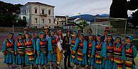 Çeyrek asırdır sahnede Türk kültürünü tanıtıyorlar