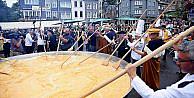 Belçika'da dev omlet geleneği bozulmadı   