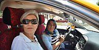 Çorum'da kadın taksi şoförü hem kanserle mücadele ediyor hem eşinin yükünü hafifletiyor 
