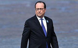 Hollande politikadan çekilmiyor