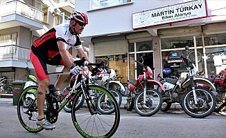 Alman bisikletçi hayalini Alanya'da gerçekleştiriyor