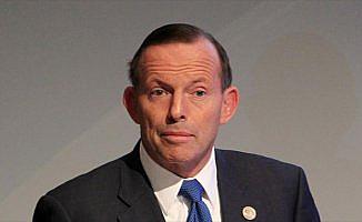 Avustralya'da eski Başbakan Abbott, saldırıya uğradı