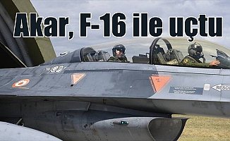 Orgeneral Akar F-16 ile uçtu