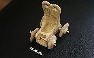 5 bin yıllık oyuncak at arabası bulundu