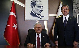 Başbakan Yıldırım'dan Eskişehirspor'a ziyaret