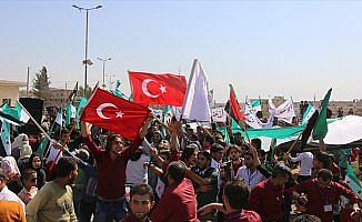 İdlib'e intikal eden TSK'ya Türk bayraklı destek