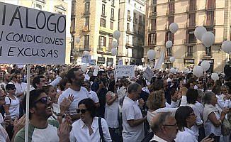 Katalonya krizine karşı 'Konuşalım' eylemi