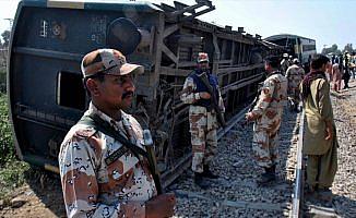Pakistan'da demir yolunda patlama