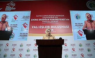 Emine Erdoğan İzmir'de vali eşleriyle bir araya geldi