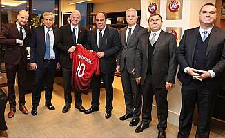 FIFA Başkanı Infantino'dan TFF'ye ziyaret