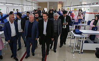 İranlı yatırımcılar Van'daki tekstilkenti gezdi