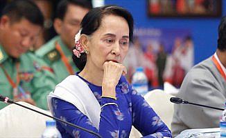 Oxford, Myanmar lideri Suu Çii'ye verdiği nişanı geri aldı