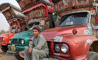 Pakistan'ın süslü kamyonları