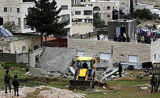 İsrail askerleri Filistinli tutuklunun ailesine ait evi yıktı