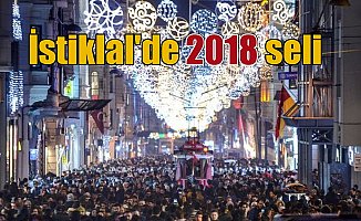 İstanbul'da 2018'den önce son gece: İstiklal'e akın var
