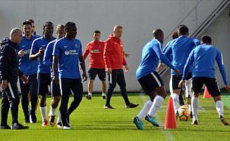 Trabzonspor Çalımbay ile ilk peşinde