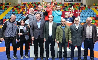 İBB’nin Yıldız Güreşçileri Türkiye Üçüncüsü Oldu