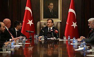 Çavuşoğlu: Türkiye sivillerin zarar görmemesi için azami dikkat göstermekte