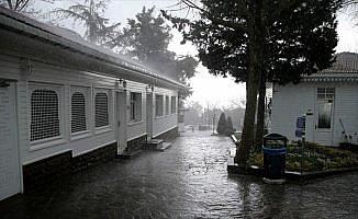 İstanbul'da sağanak ve dolu yağışı hayatı olumsuz etkiledi