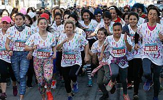İzmir'de 'Renkli Kadınlar Koşusu' yapıldı