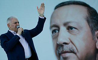 Başbakan Yıldırım: Türkiye'yi yönetmek istiyorsan başka kapılarda aday aramayacaksın