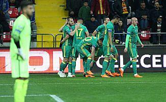 Fenerbahçe, Kayseri'de farklı kazandı