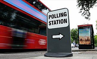İngiltere'de yerel seçimde iktidar beklenen kaybı yaşamadı