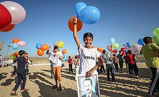 Gazzeli çocuklar gökyüzüne balon bıraktı