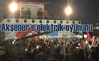 Meral Akşener Üsküdar'da konuşurken elektrikleri kestiler