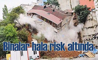 Beyoğlu'nda çöken bina; Tehlike hala devam ediyor