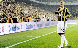 Fenerbahçe Alex'in doğum gününü kutladı